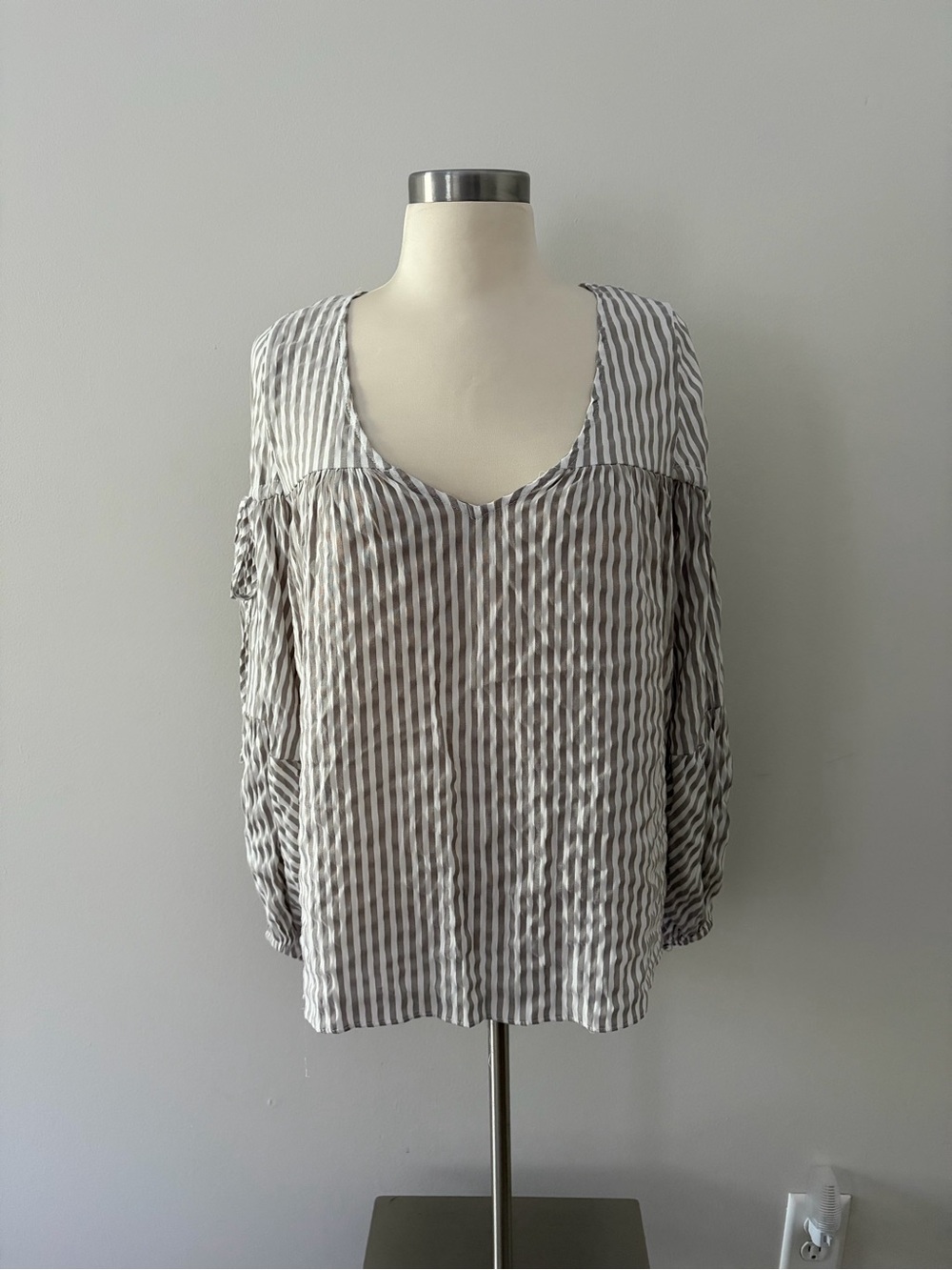 Mustard Seed Peasant Gray & White Striped Rayon V-Neck Blouse Balloon Sleeves S